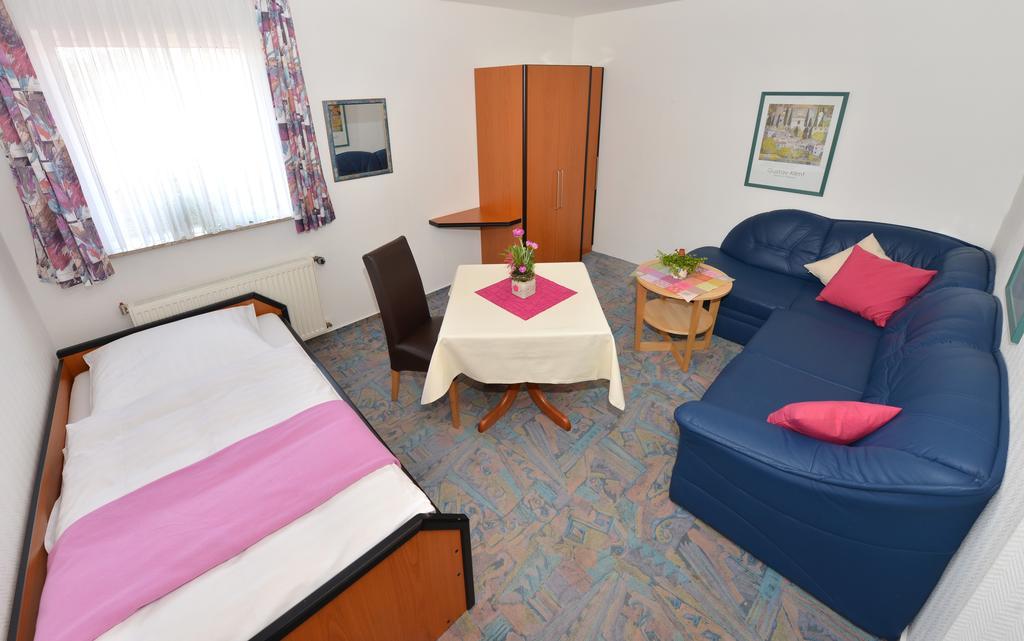 Rhoen-Hotel Sonnenhof - Restaurant & Cafe Poppenhausen Room photo