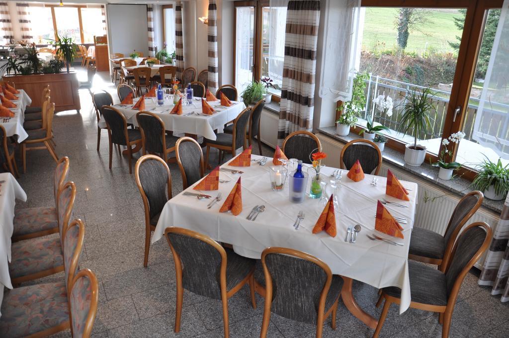 Rhoen-Hotel Sonnenhof - Restaurant & Cafe Poppenhausen Exterior photo
