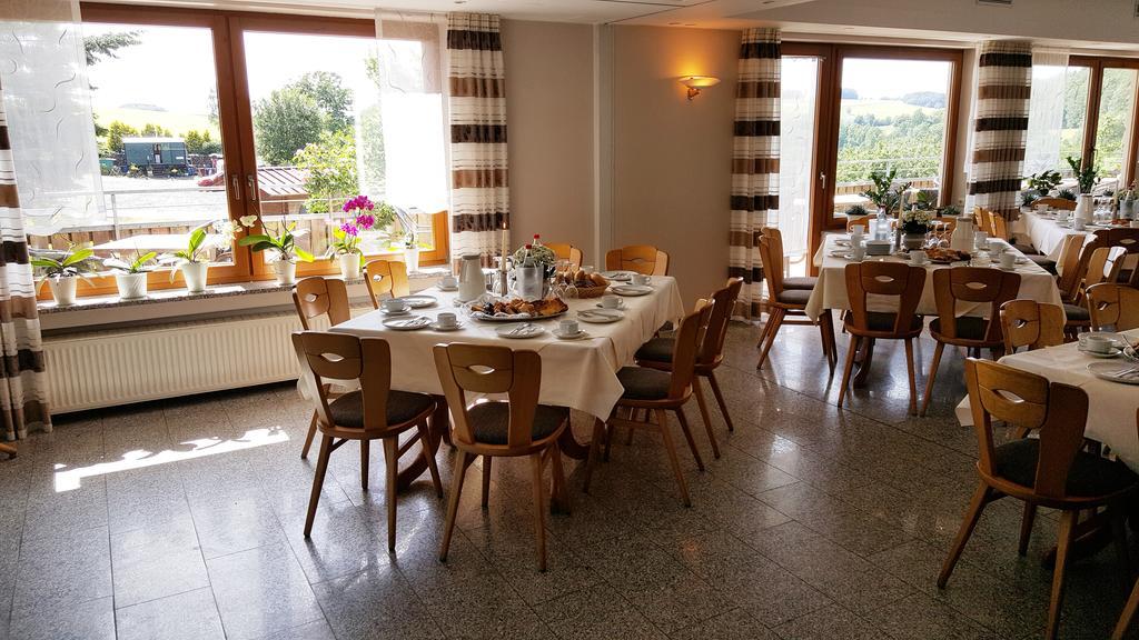 Rhoen-Hotel Sonnenhof - Restaurant & Cafe Poppenhausen Exterior photo